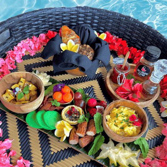 American-style floating brunch for couples in Bali